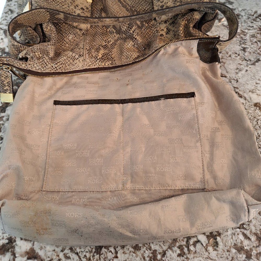 MICHAEL KORS BEVERLY PYTHON CREAM/BLACK EMBOSSED … - image 9